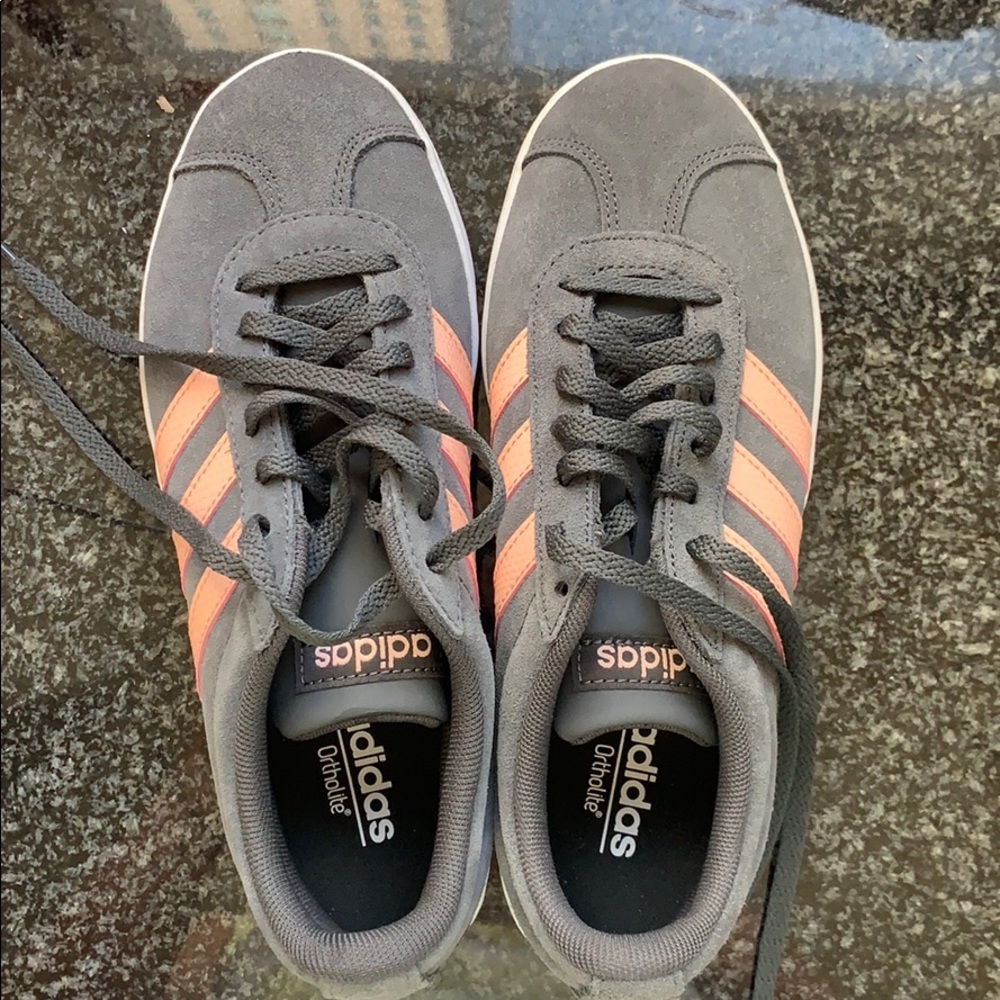 NWOT Adidas Woman’s Court Suede Sneaker size 5.5